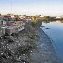 La dramática situación de los que viven a orillas del Riachuelo