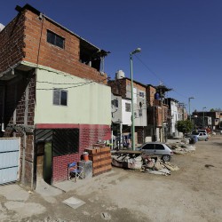 Empiezan a construir viviendas nuevas en Rodrigo Bueno