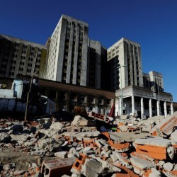 Mudarán un ministerio a Ciudad Oculta, pero se demora la demolición del