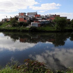 De vivir junto al Riachuelo a la casa propia