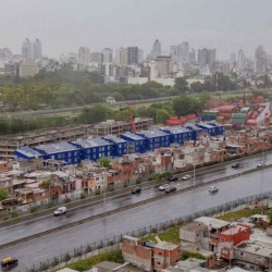 Villa 31: entre reclamos, se mudan los primeros vecinos para que avance la obra de la Illia