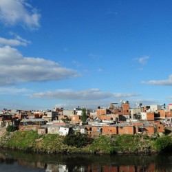 Riachuelo: todavía hay 1.000 familias que viven en las orillas y la Corte llamó a una nueva audiencia