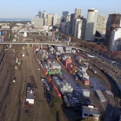 Levantan vías en Retiro para construir la nueva autopista Illia
