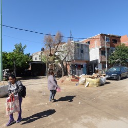 La ley para adquirir tierras de villas y asentamientos urbanos se puede mejorar