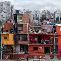 Para urbanizar la Villa 31 se requiere por ley la firma de los consejeros