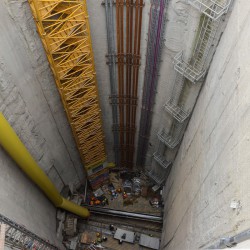Cuarenta metros bajo el agua: un viaje por el túnel que se hunde en el Río de la Plata