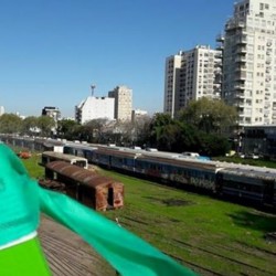 Pese a la oposición de los vecinos, rematan tierras en Colegiales, La Boca, Retiro y Palermo