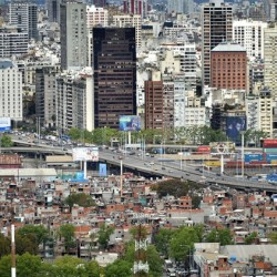 El gobierno porteño quiere vender 12 predios para pagar deuda internacional