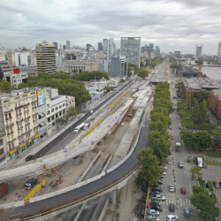 A pocos días de su inauguración, así se ve desde el aire el Paseo del Bajo